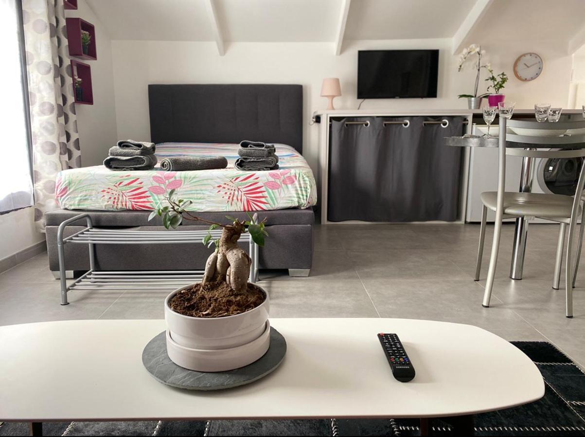 Trendy Studios Tassin Ngoại thất bức ảnh