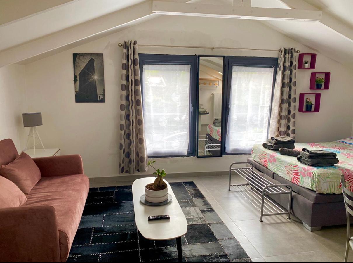 Trendy Studios Tassin Ngoại thất bức ảnh