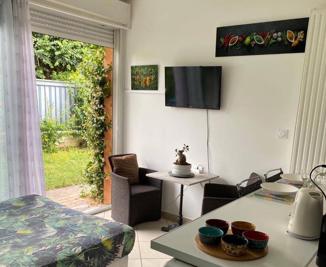 Trendy Studios Tassin Ngoại thất bức ảnh
