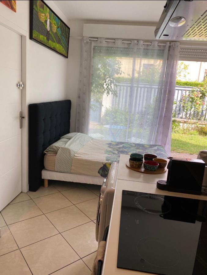Trendy Studios Tassin Ngoại thất bức ảnh